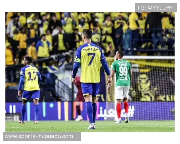 C罗社交媒体分享庆祝照片喜迎950球里程碑助力球队获胜的喜悦 C罗社交媒体分享庆祝照片喜迎950球里程碑助力球队获胜的喜悦