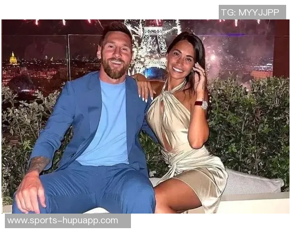 安东内拉分享与梅西温馨合照庆祝圣诞节幸福时刻