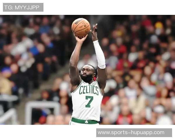 杰伦布朗直言裁判偏袒现象呼吁篮球应公平公正对待每个球队与球员